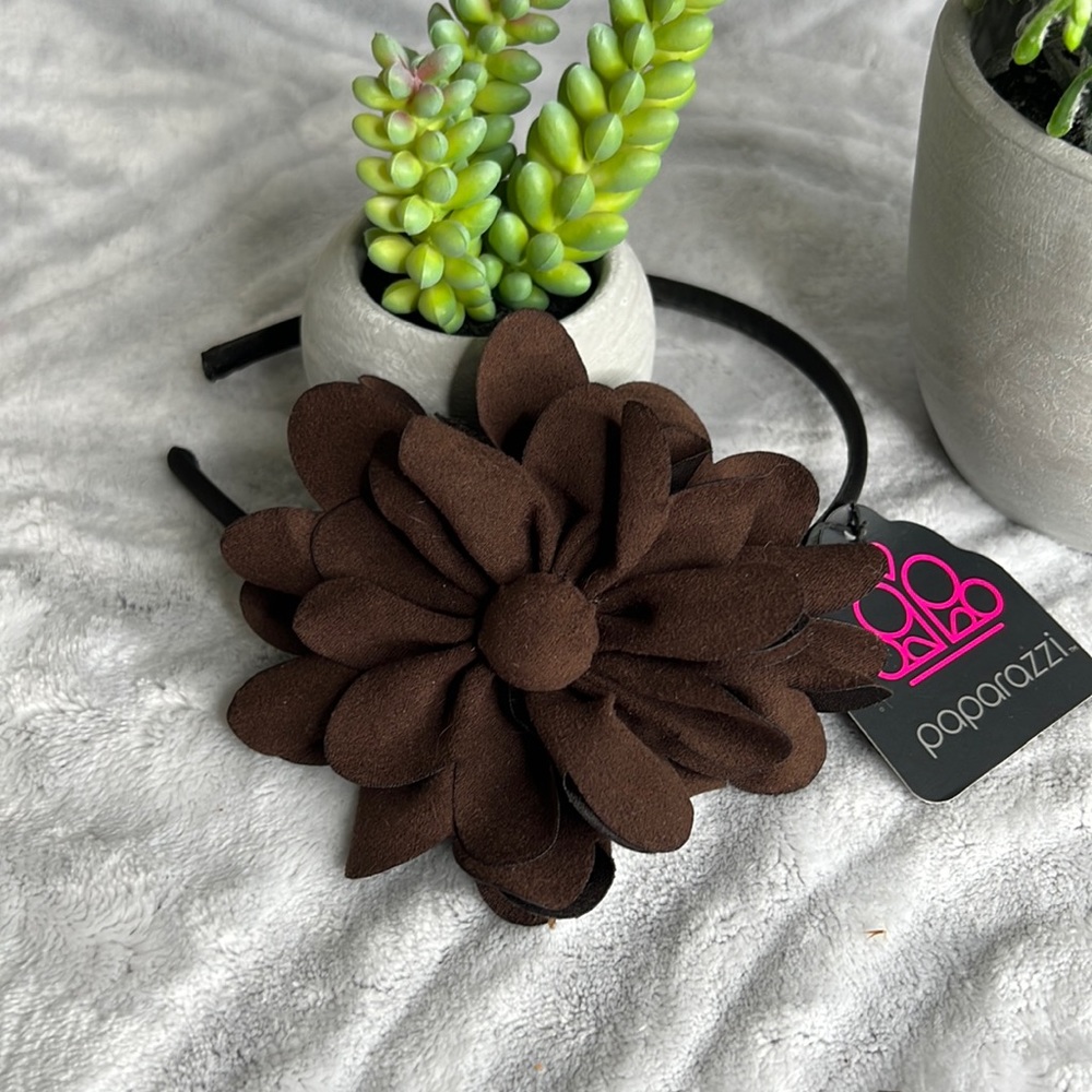 NWT Flower Headband